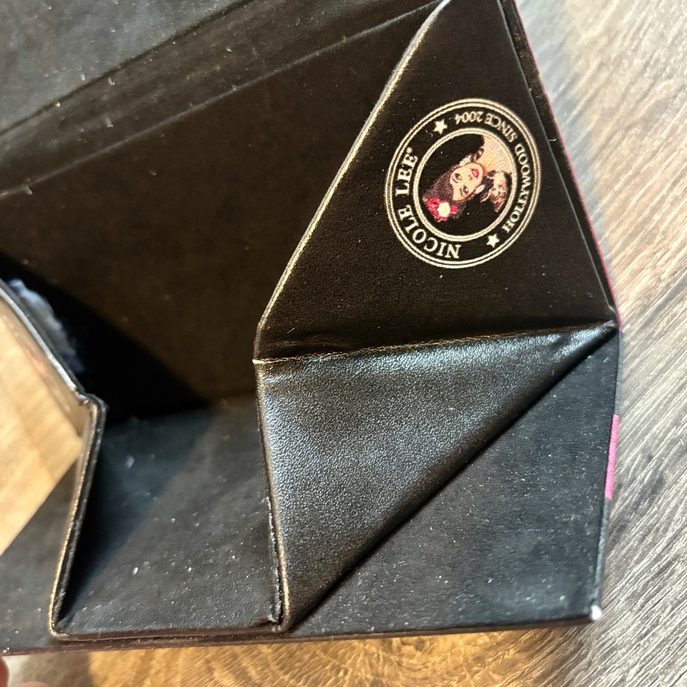 Nicole Lee Hollywood Foldable Glasses Case - Picture 9 of 11